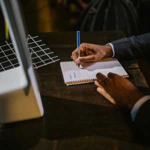 دراسة دور الإدارة الالكترونية في تحسين العمل الإداري المدرسي