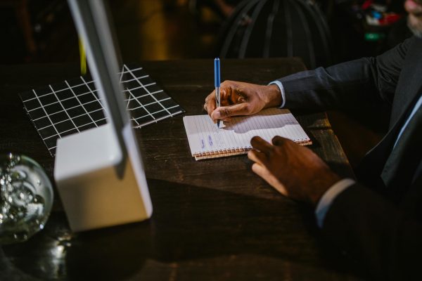 دراسة دور الإدارة الالكترونية في تحسين العمل الإداري المدرسي