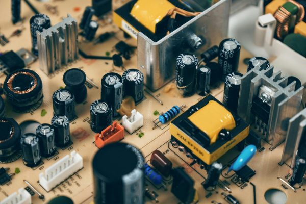أساسيات الكهرباء والإلكترونيات