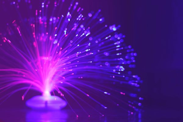 الإلكترونيات البصرية وتكنولوجيا الألياف البصرية