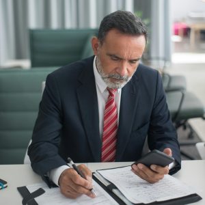 القيادة الإدارية ودورها في تأصير روابط العلاقات العامة