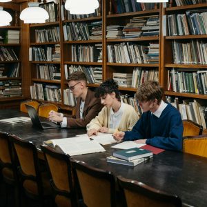مهارات التعبير لكتابي في كتب القراءة العربية لطلبة صفوف المرحلة الأساسية في الأردن