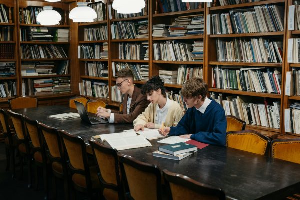 مهارات التعبير لكتابي في كتب القراءة العربية لطلبة صفوف المرحلة الأساسية في الأردن