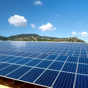 مزرعة الطاقة الشمسية المستدامة