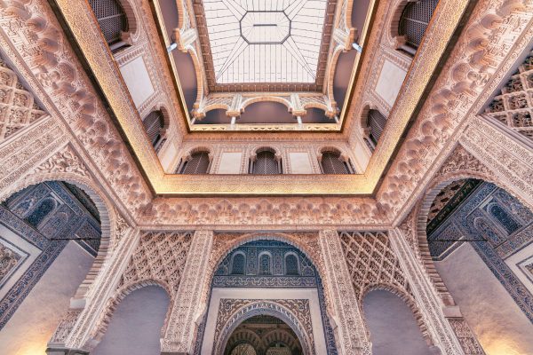 العمارة الأندلسية عبر العصور وتأثيرها الدائم على التصميم الحديث