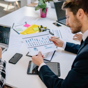 أثر ممارسات إدارة المشاريع على نجاح مسيرة التنمية