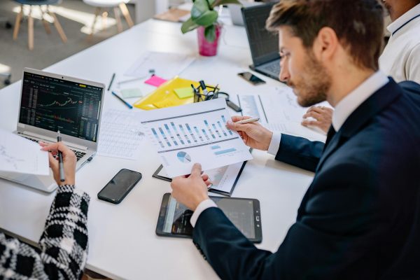 أثر ممارسات إدارة المشاريع على نجاح مسيرة التنمية