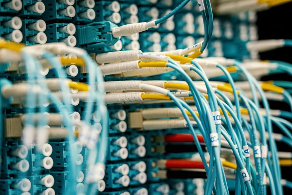 أهمية إدارة الجودة في مشاريع توصيل الألياف البصرية للمنازل